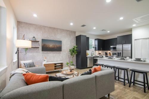 Private Cottage KING Beds Brand New Near Beach Golfing Shopping & Restaurants — 4-Star Luxury Hotel in Lake Worth, United States