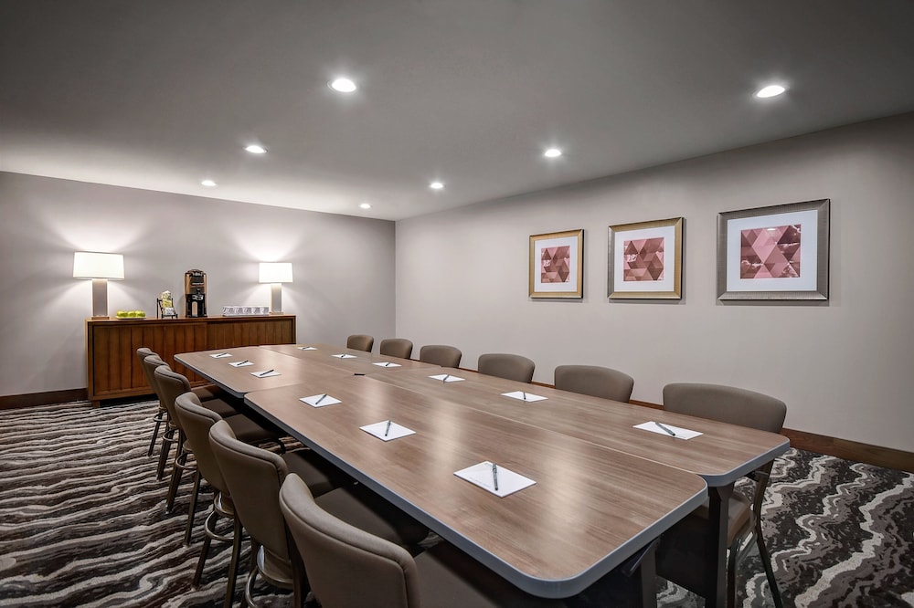 Staybridge Suites Holland by IHG - photo 38