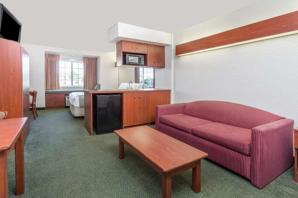 Microtel Inn & Suites by Wyndham Marianna - photo 13
