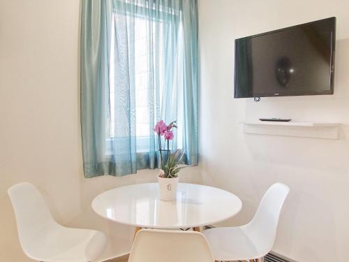 Apartments Sweet Escape Studio Apartment with Terrace and Sea View 1