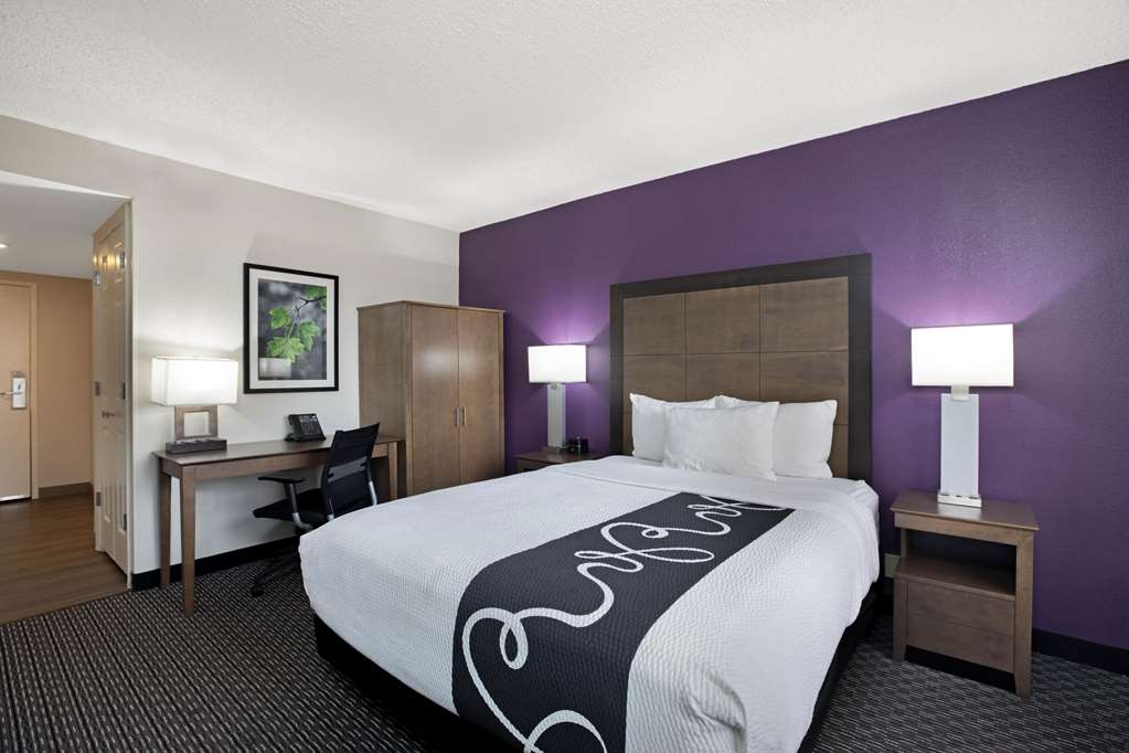 La Quinta Inn & Suites by Wyndham Rancho Cordova Sacramento - photo 37