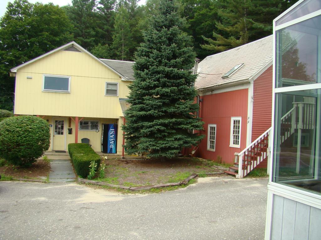Happy Trails Motel - photo 2