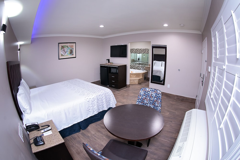Diamond Bell Inn & Suites - photo 5