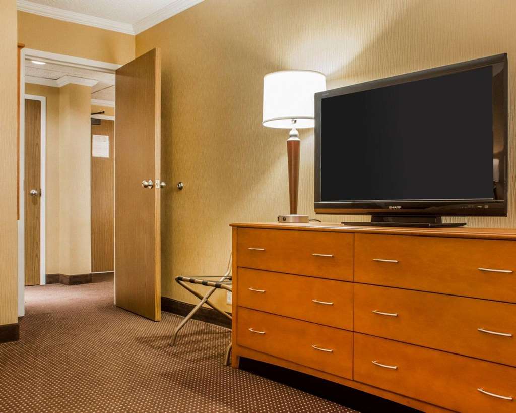 Clarion Hotel & Suites Riverfront - photo 18