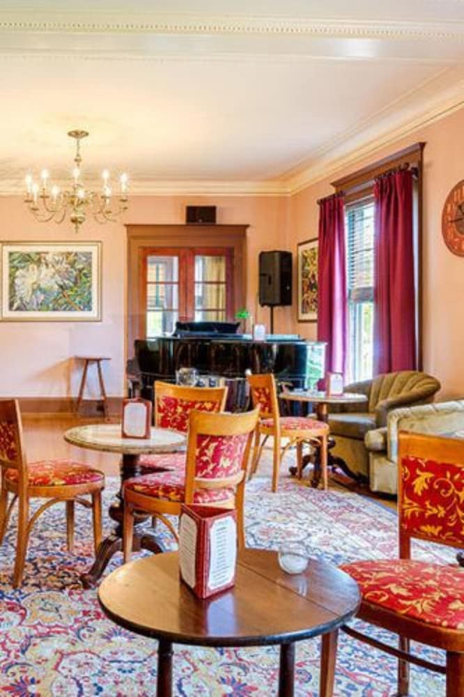 Gateways Inn & Restaurant - photo 27