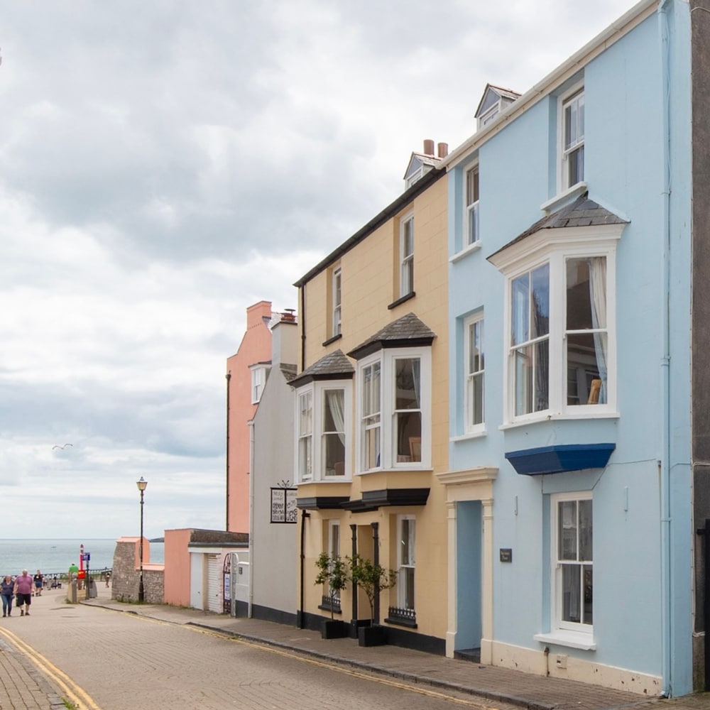 Lan Y Mor Close to Town and Beach in Tenby, United Kingdom