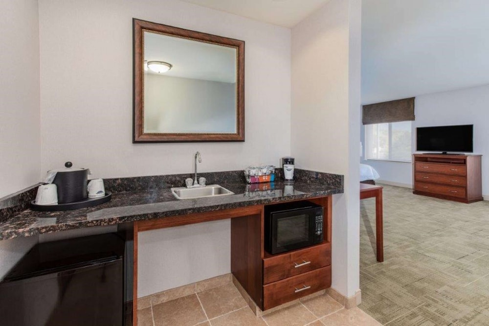 Hampton Inn Rock Springs - photo 40