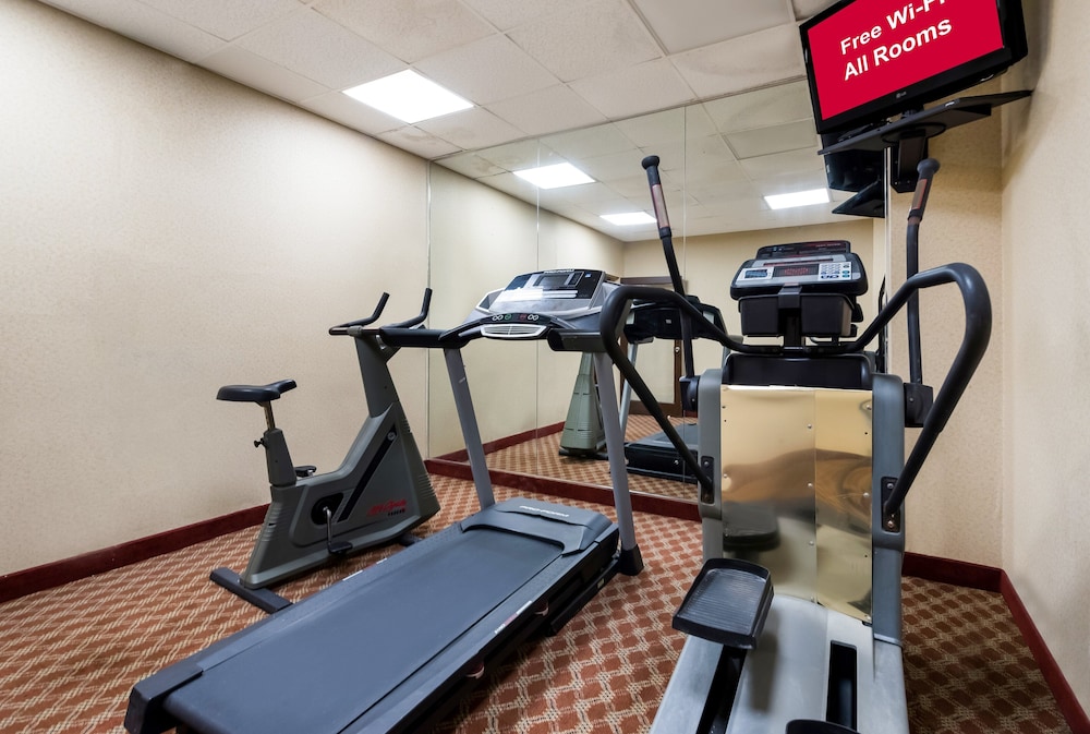 Red Roof Inn & Suites Newark University - photo 32