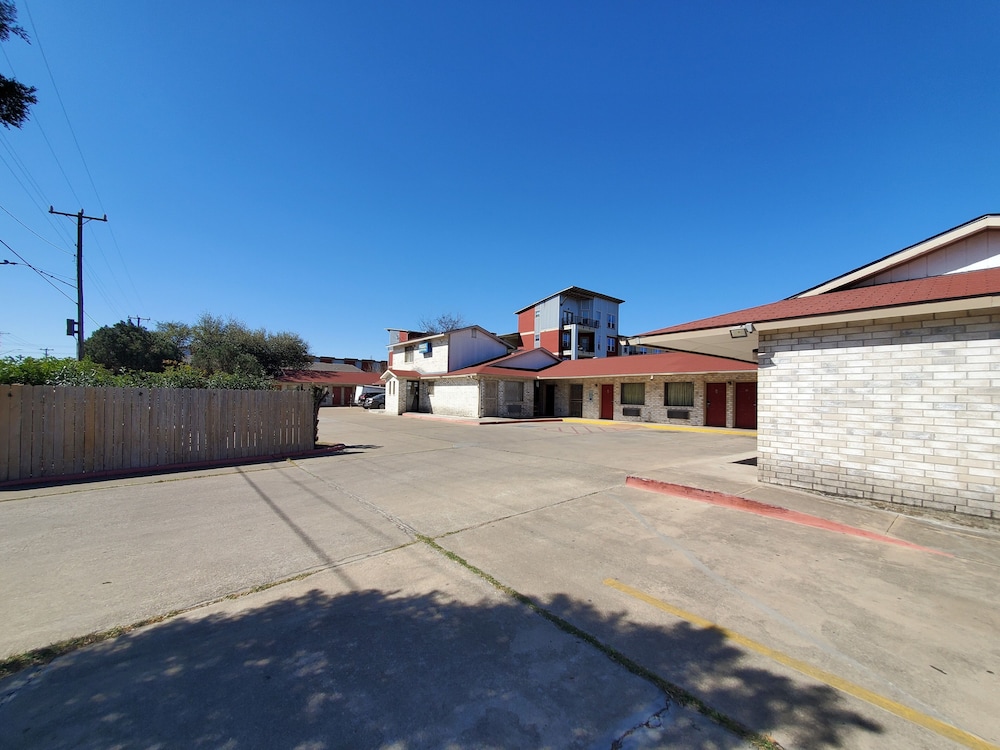 Rodeway Inn Downtown - photo 24