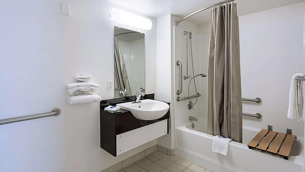 Magnuson Hotel Baton Rouge East - photo 10