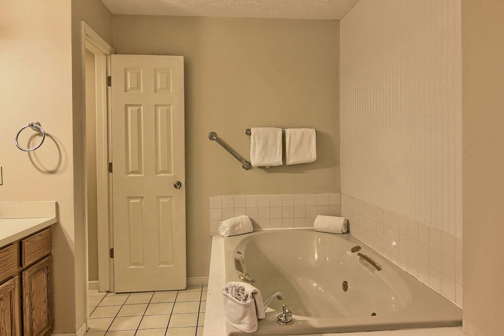 Pointes North Inn - photo 15