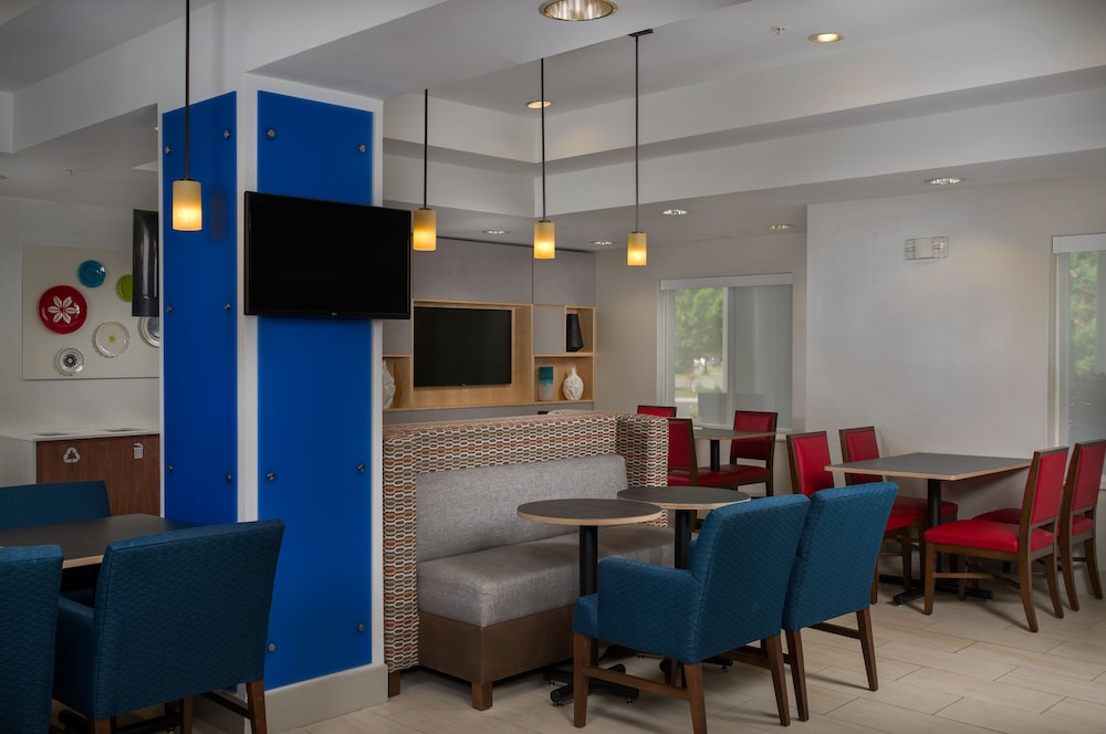 Holiday Inn Express Hotel & Suites Independence Kansas City by IHG - photo 25