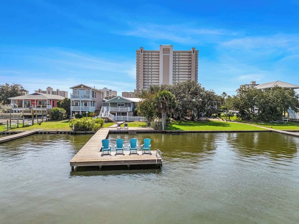 Serenity Shores by Southern Vacation Rentals — 4-Star Luxury Hotel in Gulf Shores, United States