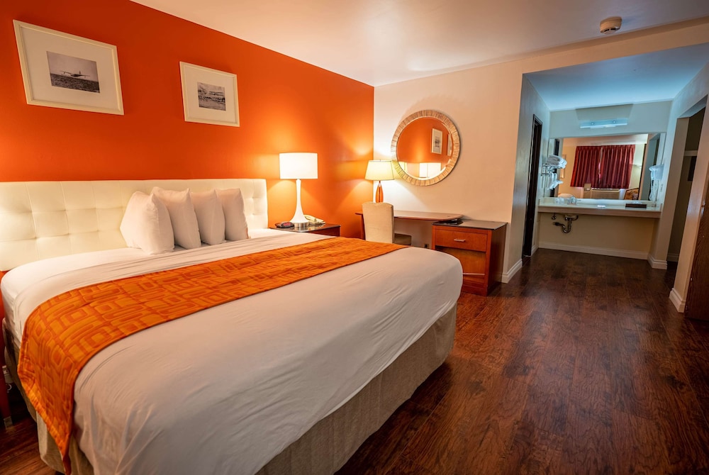 Howard Johnson by Wyndham Buena Park - photo 15