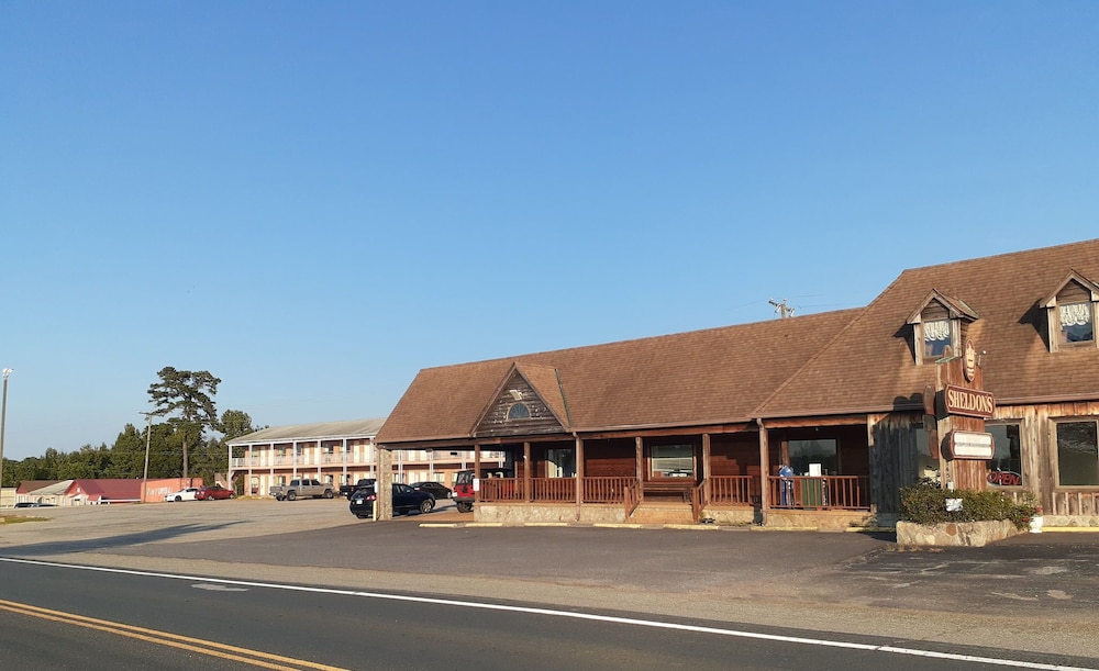 Sheldon's Motel and Restaurant - photo 27