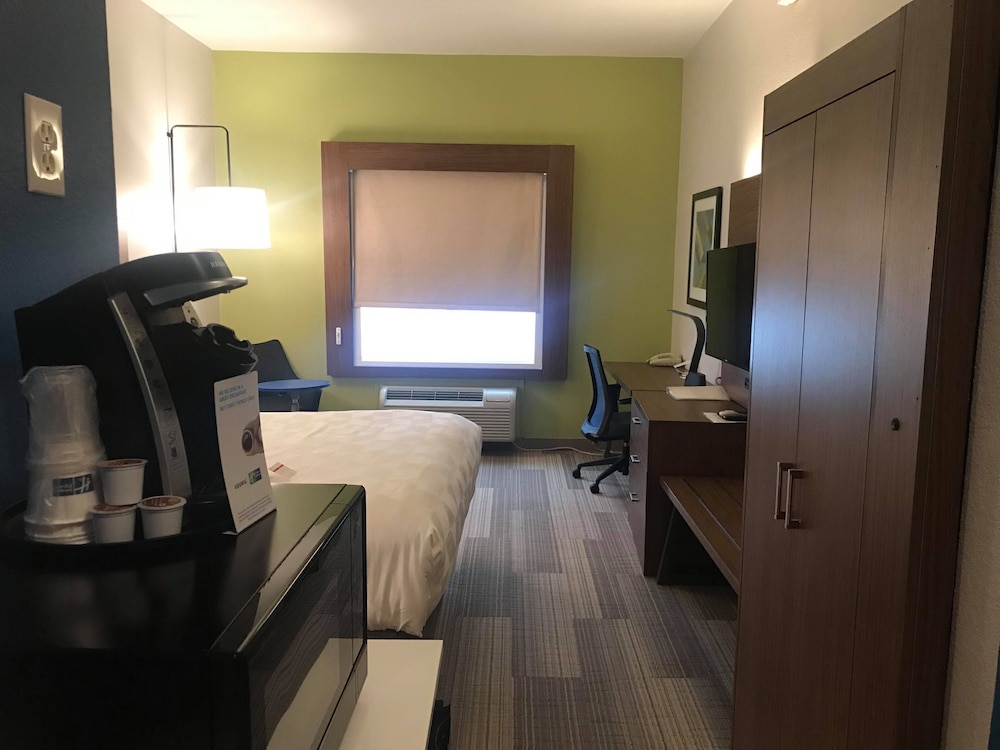 Holiday Inn Express & Suites Mansfield by IHG - photo 30