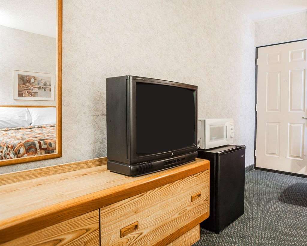 Econo Lodge Jefferson City - photo 11
