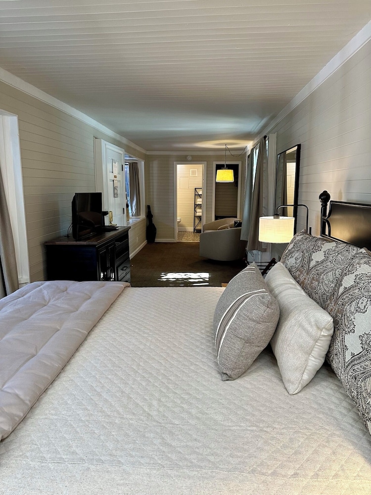 Napa Valley Railway Inn — 4-Star Luxury Hotel in Yountville, United States