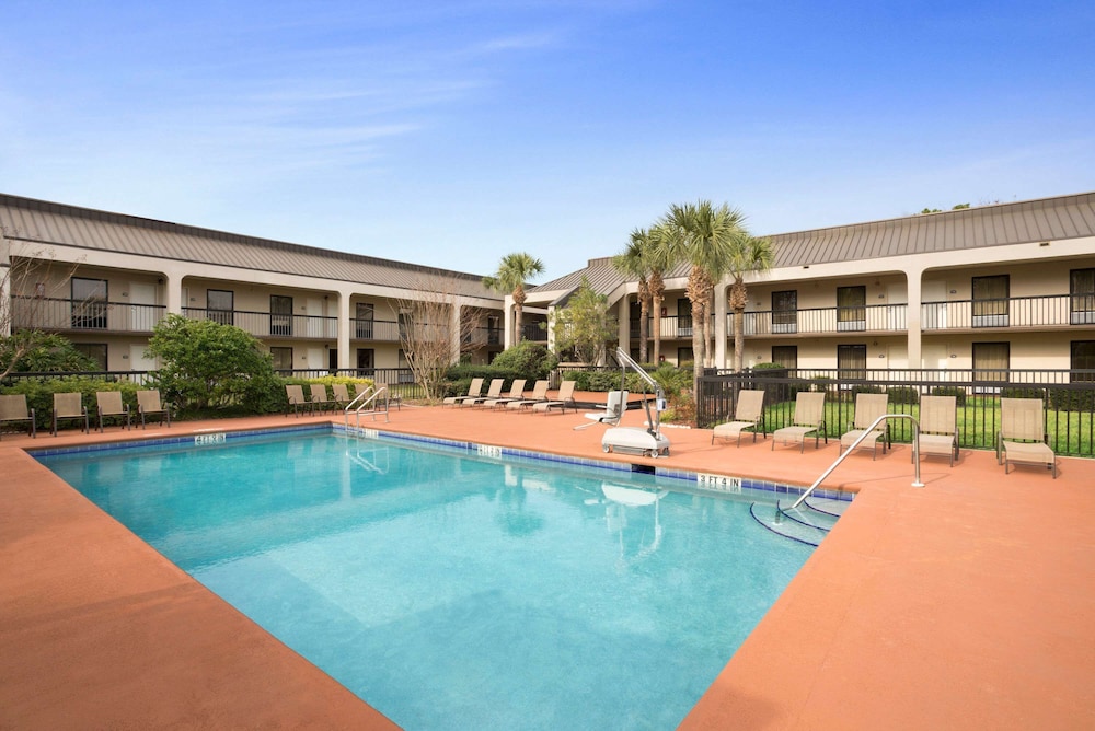 Days Inn by Wyndham Jacksonville Airport - photo 20