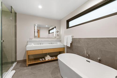SA Carbon Beach Suites — 4-Star Luxury Hotel in Malibu, United States