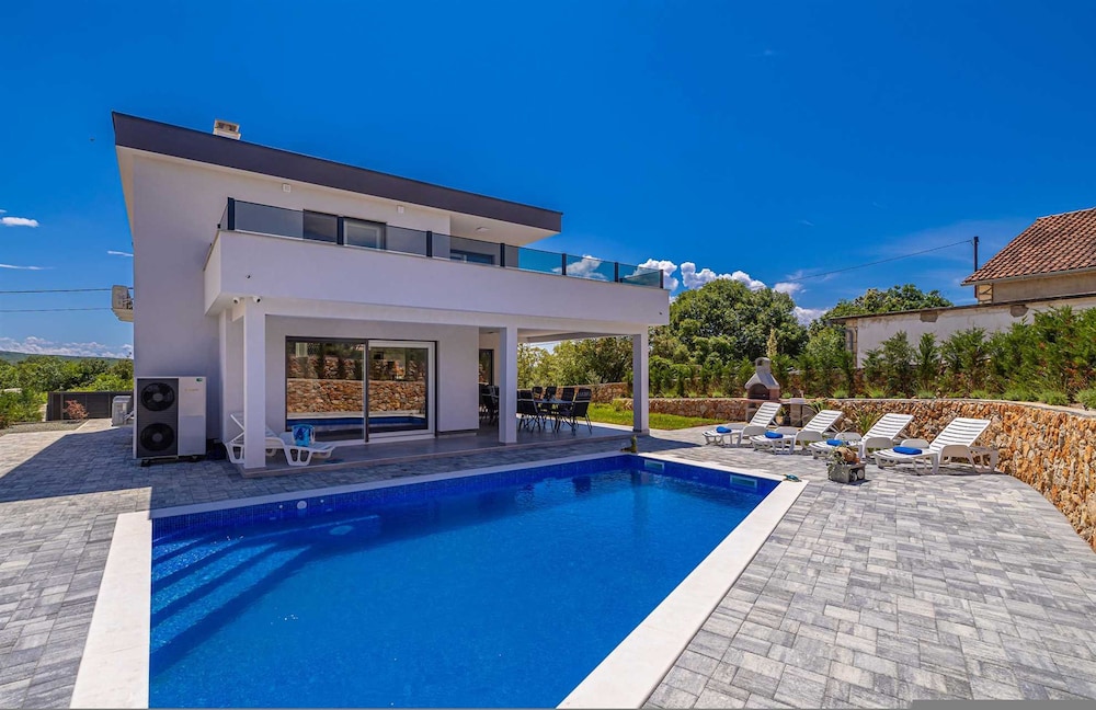Vila KATHARINA s privatnim bazenom — 4-Star Luxury Hotel in Krk, Croatia