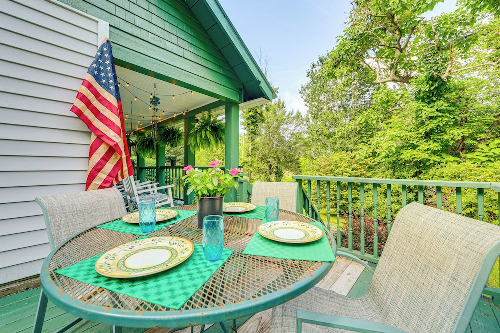Pet Friendly Smoky Mountain Getaway with Fire Pit — hotel in Clyde