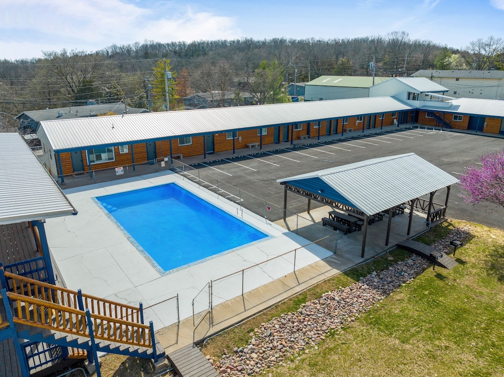 Silver Cove Resort on Table Rock Unit 18 - featured photo