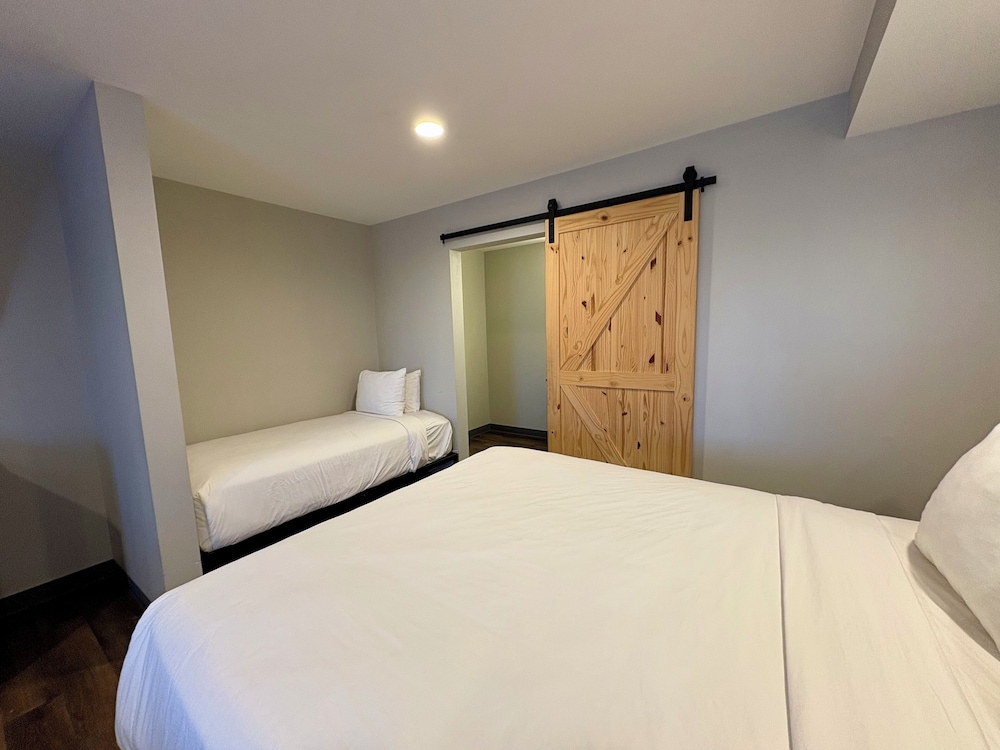 Americas Best Value Inn Wall - photo 56
