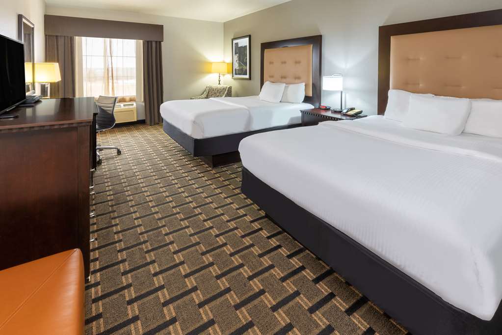 La Quinta Inn & Suites by Wyndham Mt. Pleasant - photo 11