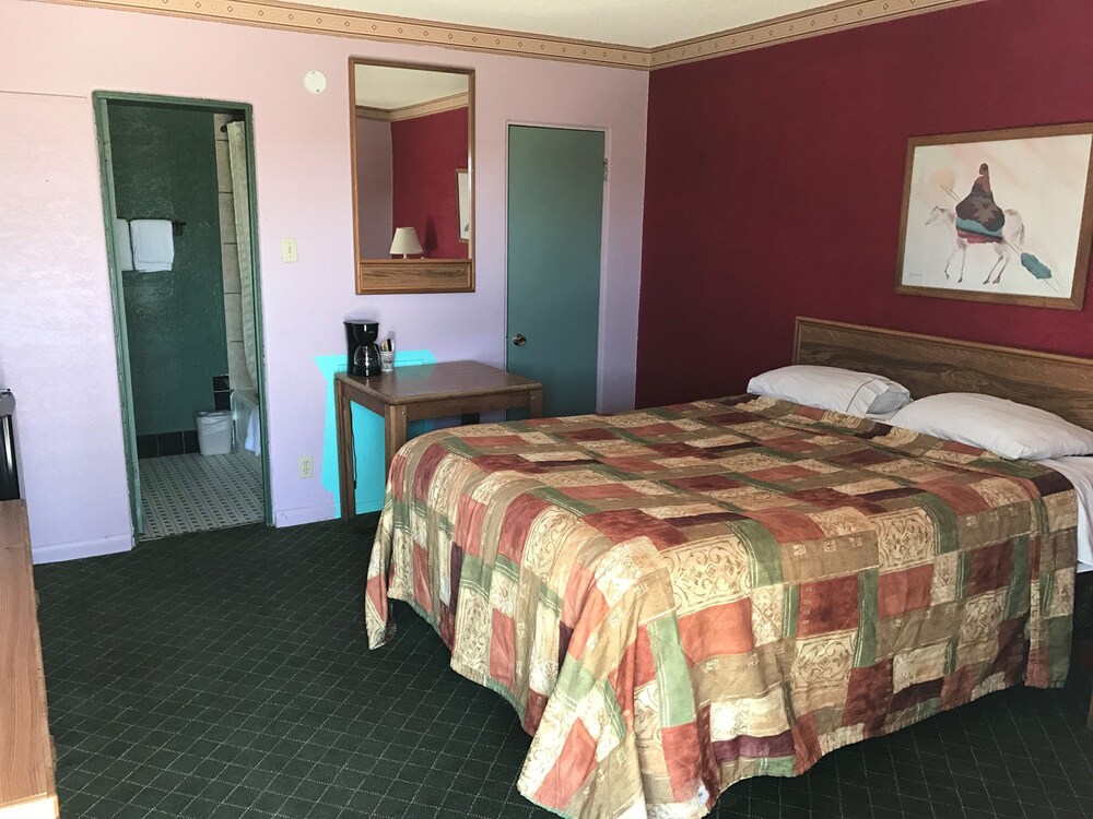 Western Inn Roswell - photo 5