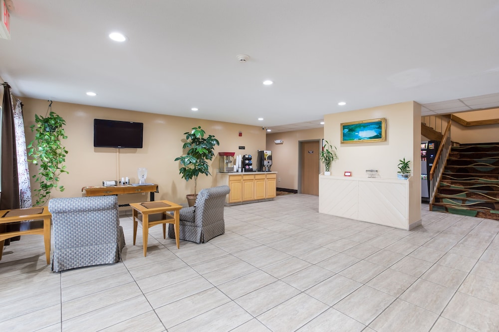Econo Lodge Painted Post Corning - photo 18