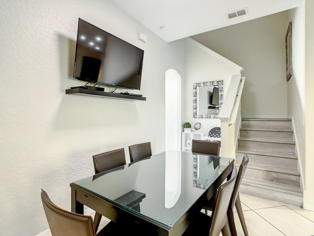 New 4 Bed Regal Palms Resort - photo 17