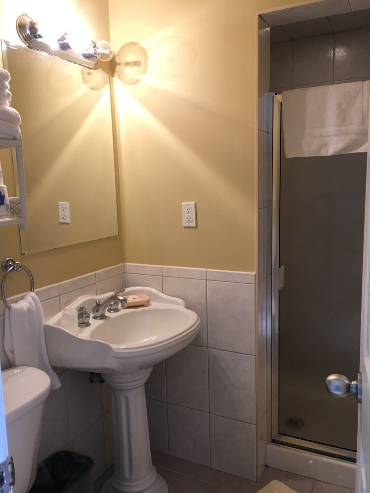 Westhampton Seabreeze Motel - photo 21