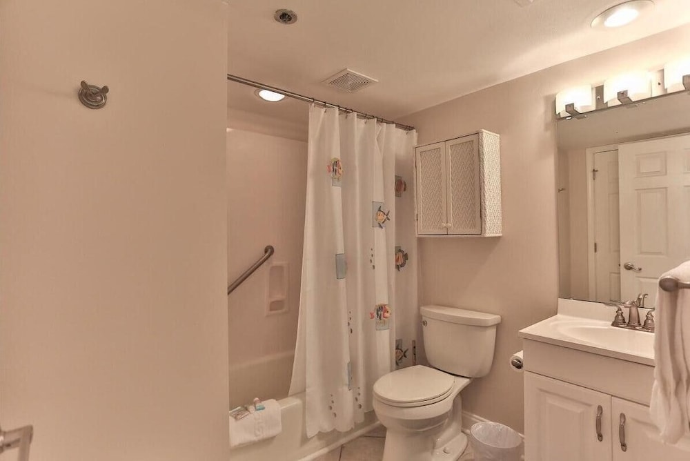 Destin Towers 143 Beach Front 2BR - photo 19