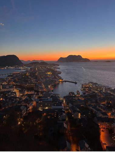 Beach front appartments in design eco villa — 4-Star Luxury Hotel in Ulsteinvik, Norway