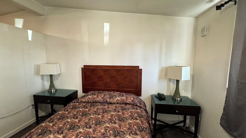 Golden Kent Motel - photo 26