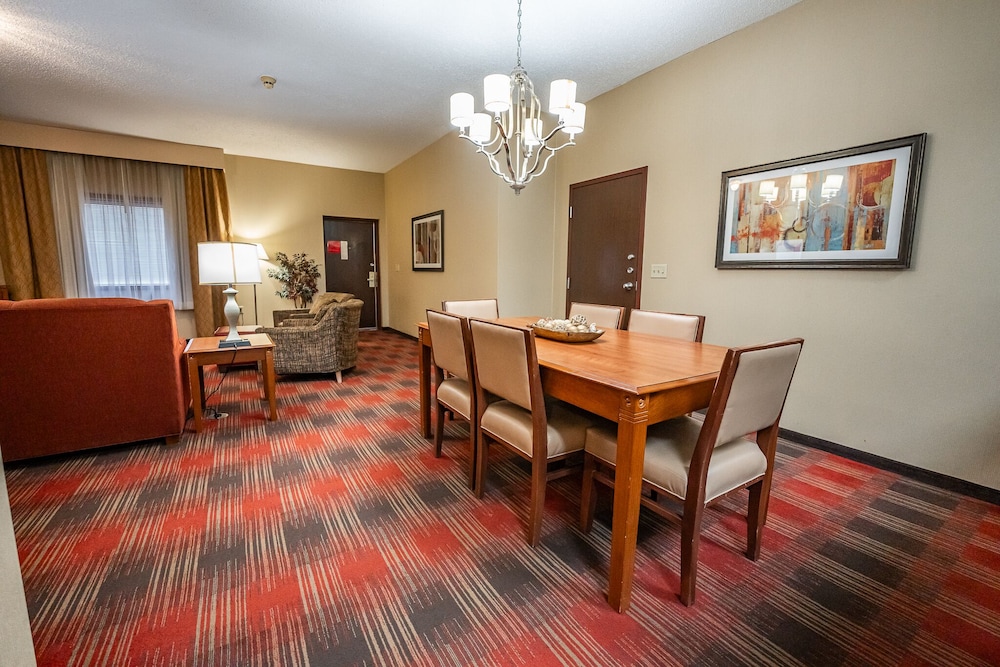 Christopher Inn and Suites - photo 14