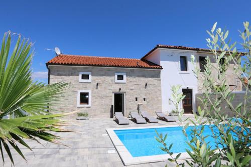 Villa Kristina — 4-Star Luxury Hotel in None, Croatia