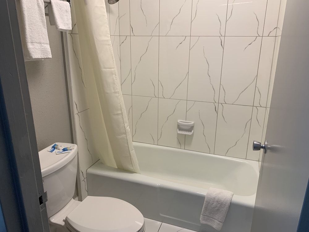 Executive Inn Locust Grove - photo 2