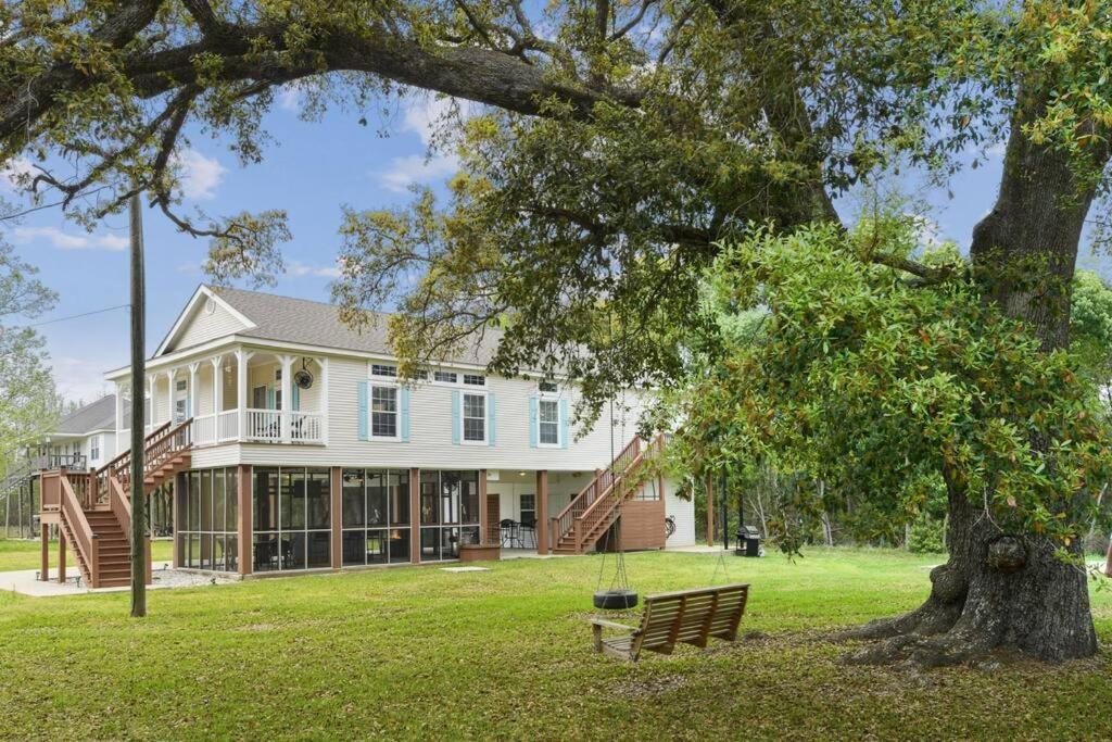 Old Town Bay St. Louis Outdoor Bar Area Game Room in Bay Saint Louis, United States