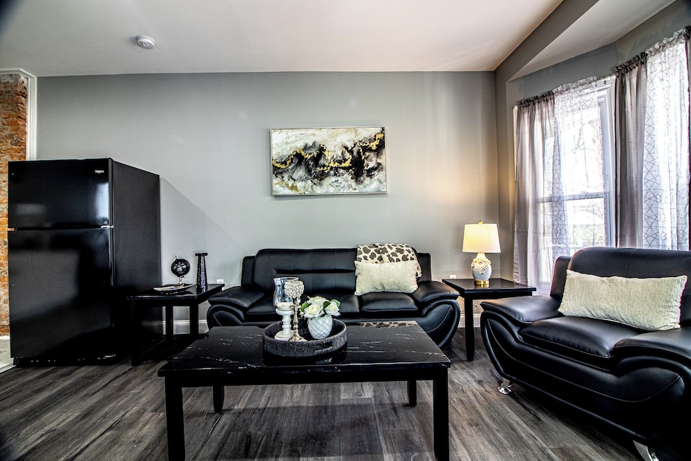 Modern 1 Bedroom Apartment close Falls and Casino in Niagara Falls, United States