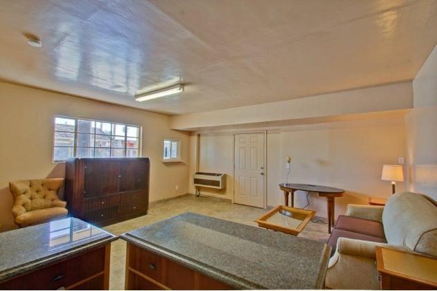 Payless Inn - photo 10