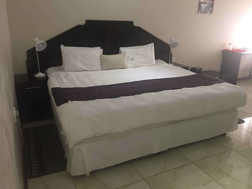 Eagle Suites Guest House — Ghanzi — photo 4