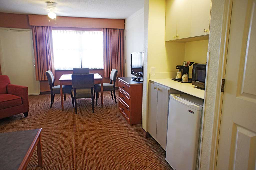 La Quinta Inn & Suites by Wyndham Coral Springs Univ Dr - photo 16