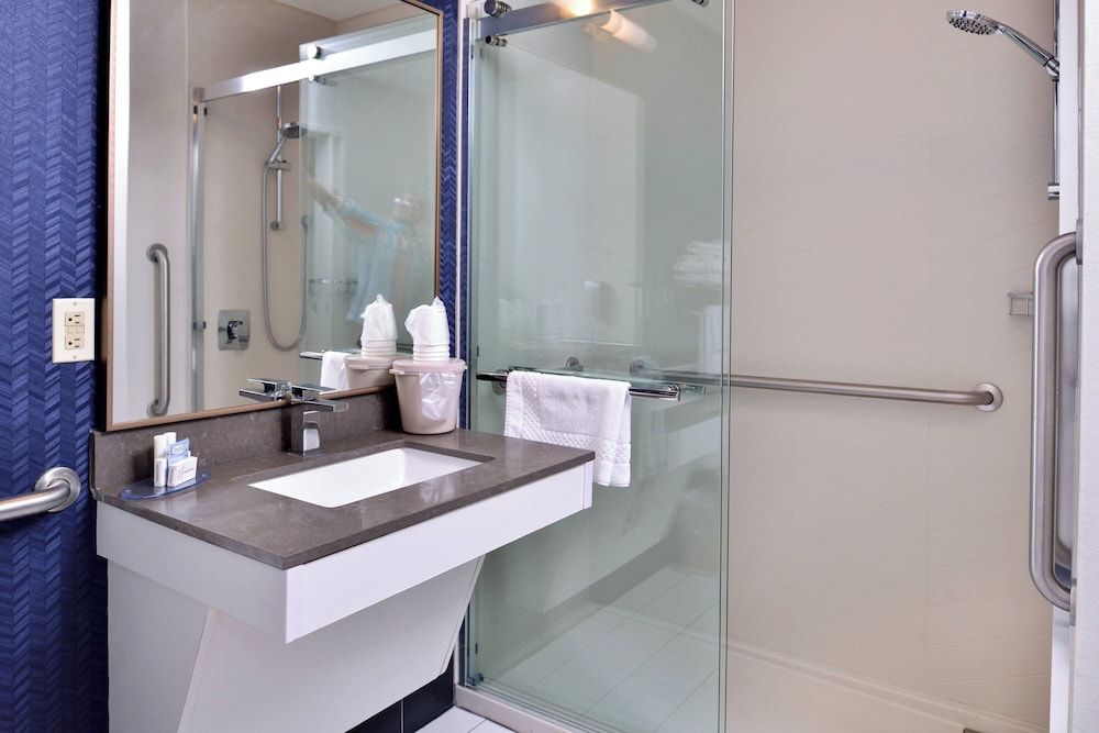 Fairfield Inn & Suites by Marriott Beloit - photo 18