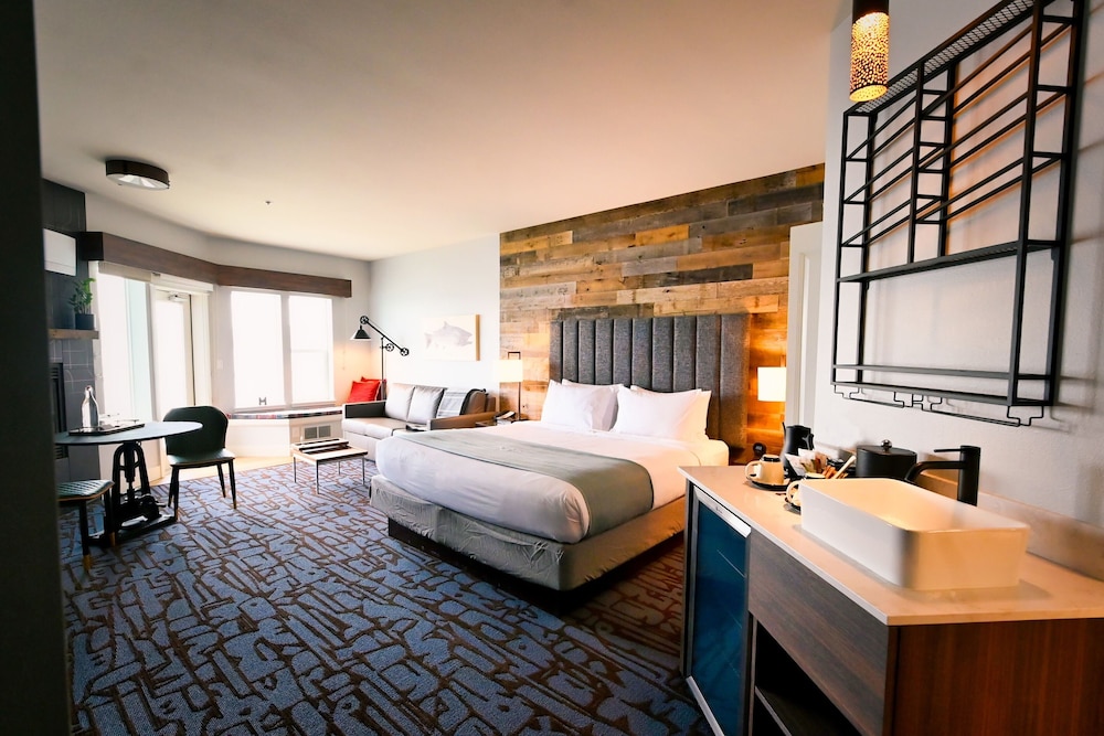 Cannery Pier Hotel & Spa - photo 47