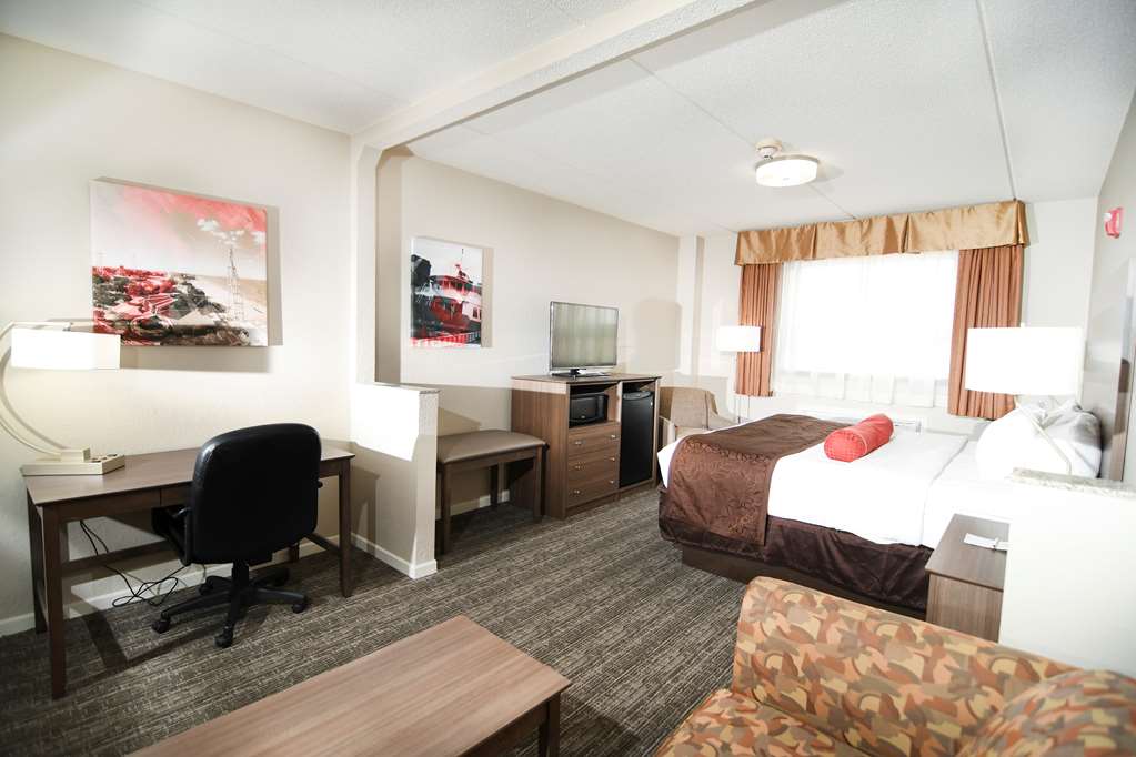 Best Western Plus Sandusky Hotel & Suites - photo 23