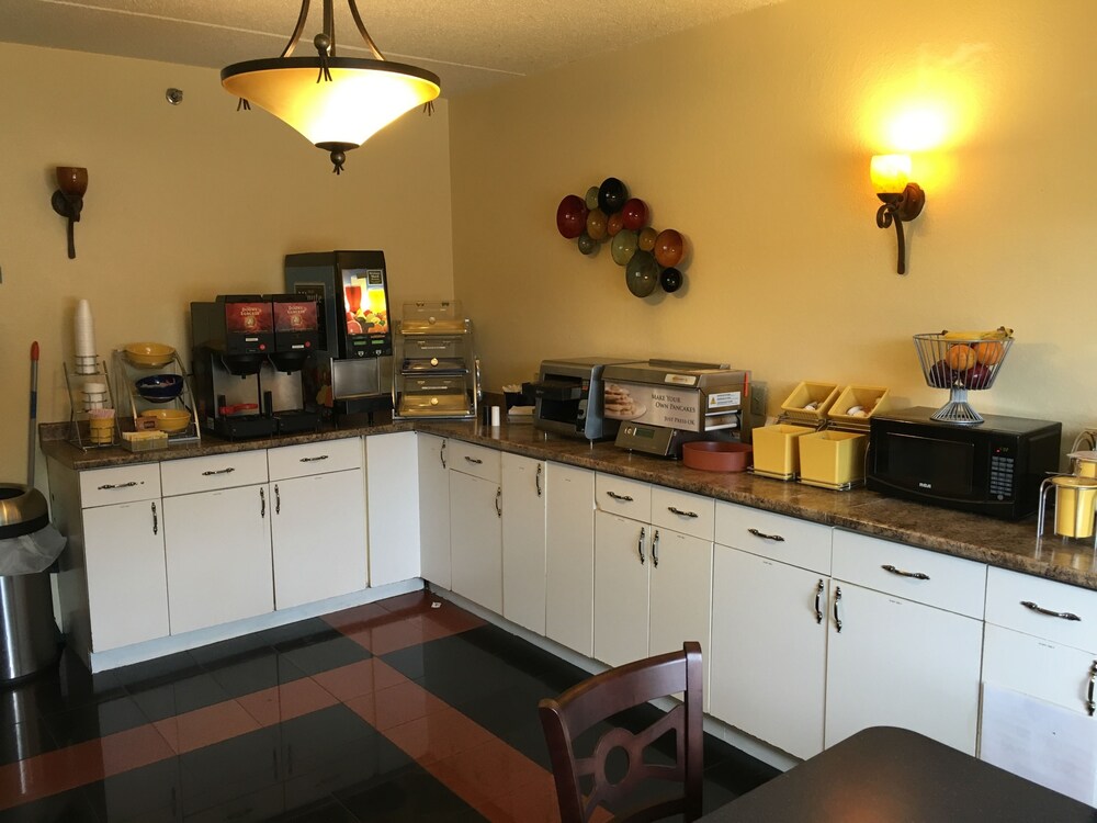 Days Inn Leominster Fitchburg Area - photo 26