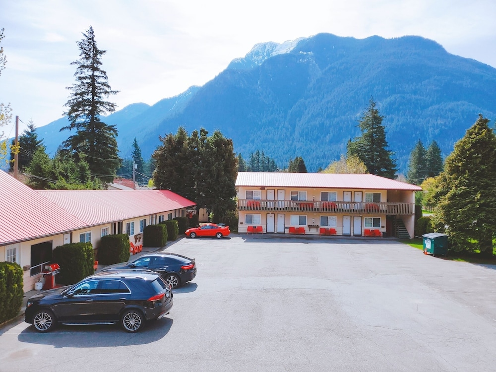 Red Roof Motor Inn in Hope, Canada