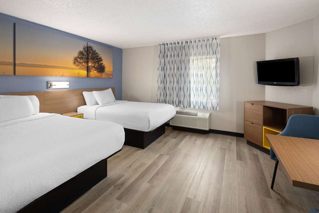 Days Inn & Suites by Wyndham Green Bay WI. - photo 17